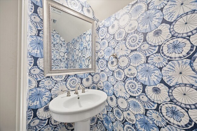 Building Photo - 2113 Potomac Dr