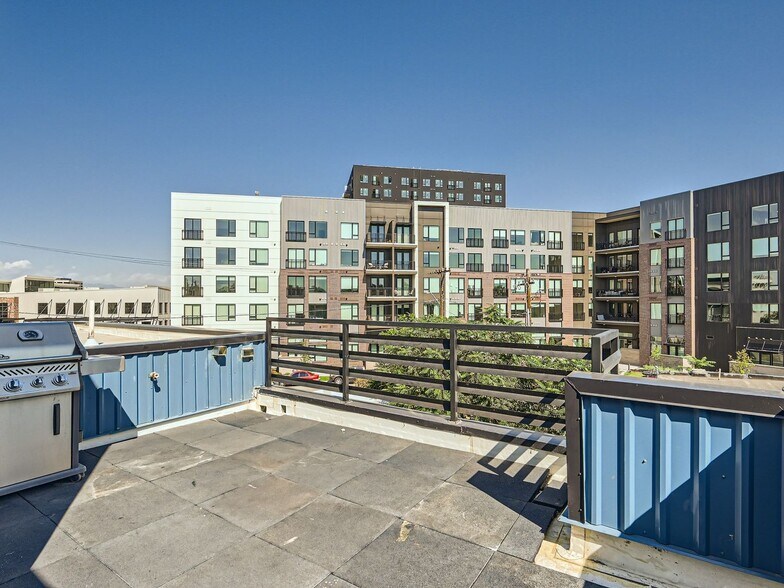 Building Photo - 3815 Franklin St