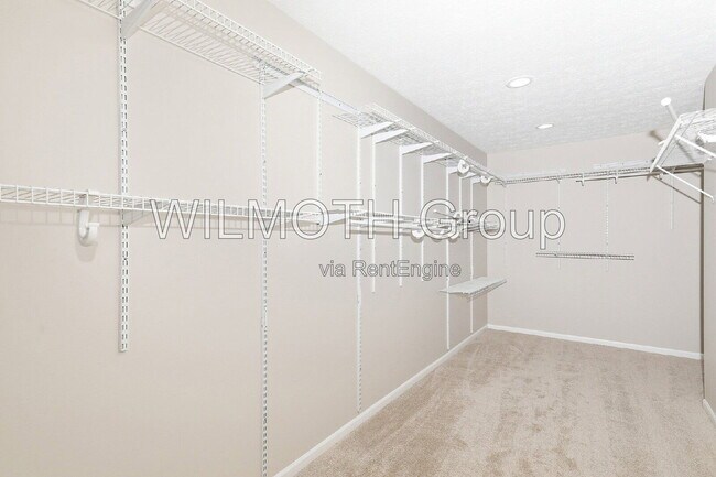 Building Photo - 9224 Oak Knoll Ln