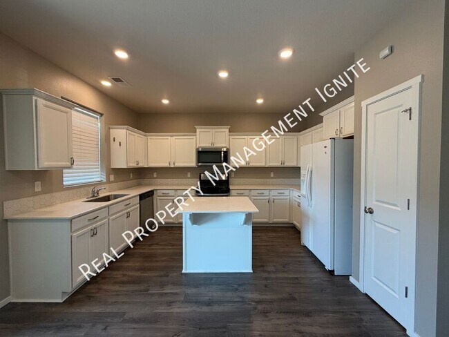 Building Photo - 1430 NW Upas Pl