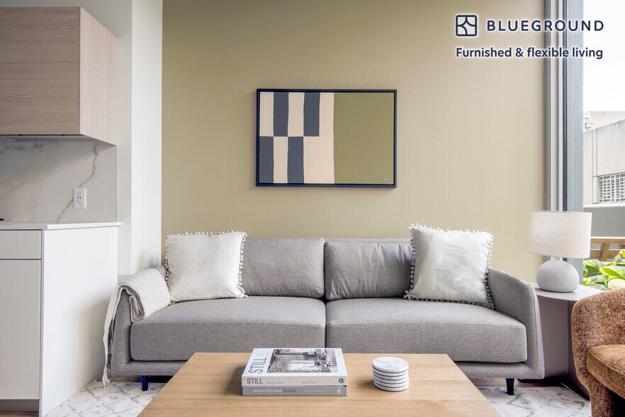 Building Photo - 165 North Des Plaines Street-SI FL3-ID750