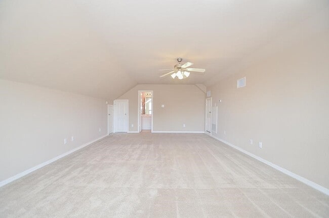 Building Photo - 3042 Royal Oaks Crest