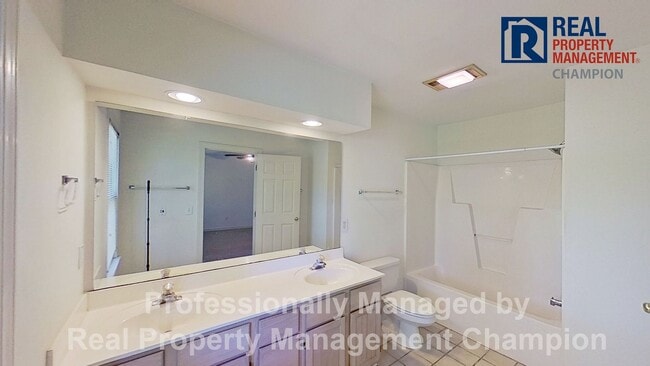 Building Photo - Adorable 2 BD Townhome with Private Patio