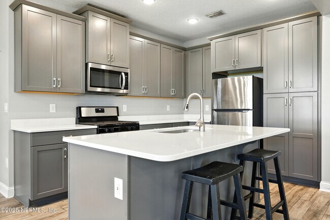Building Photo - 474 Convex Ln
