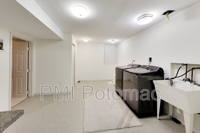Building Photo - 14672 Brougham Way