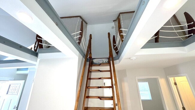 Building Photo - 215 N Wild Olive Ave