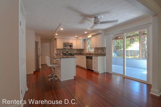 Building Photo - 5 br, 3.5 bath House - 13705 Hobart Dr