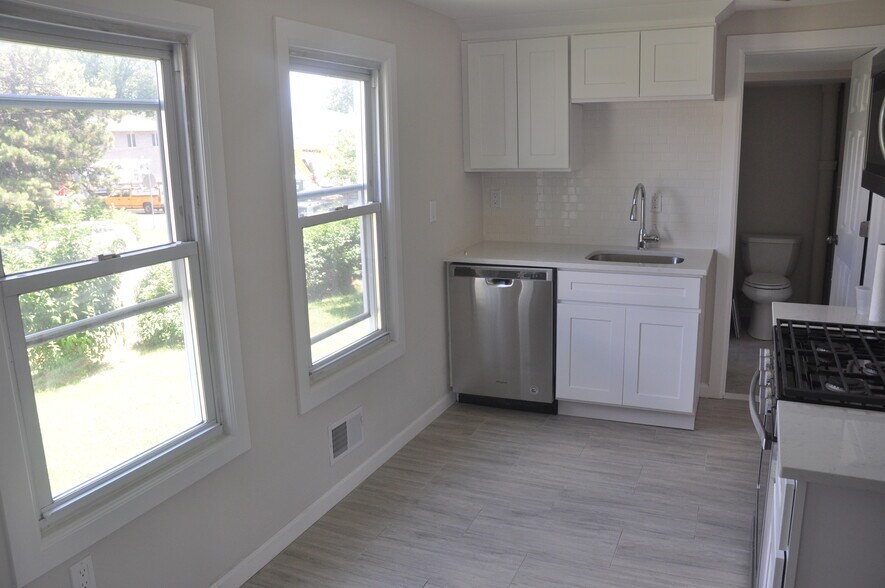 Kitchen - 138 Grove St