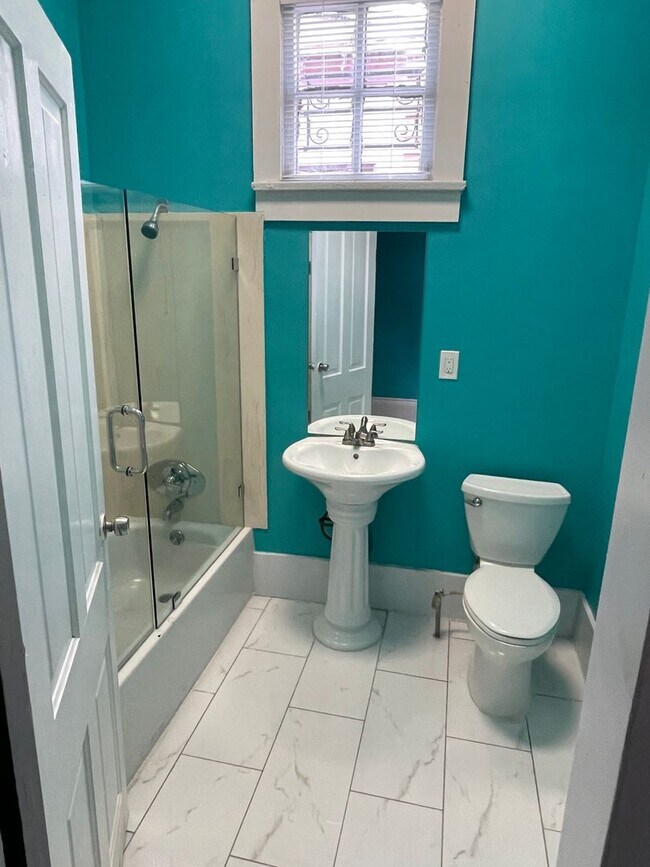 Building Photo - Spacious 1BD/1BA Shotgun 2 Blocks of Esplanade Ave