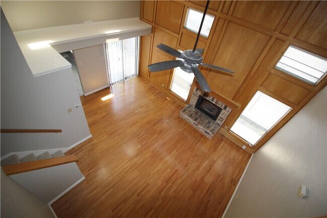 Building Photo - 2 Bedroom, 2 Bath  in Bryan Place