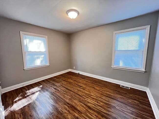 Building Photo - Recently Renovated 3-Bedroom Home