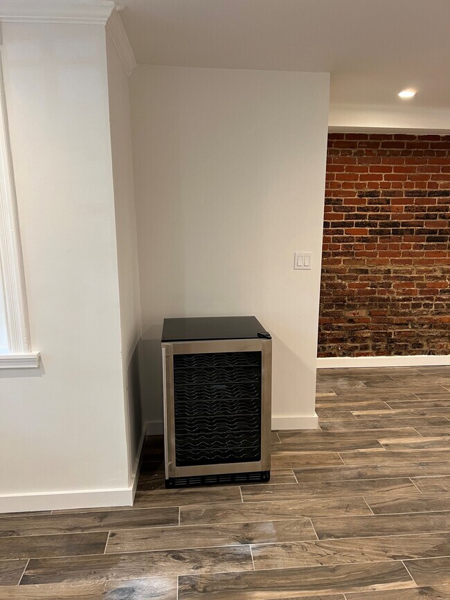 Building Photo - 215 5th St SE