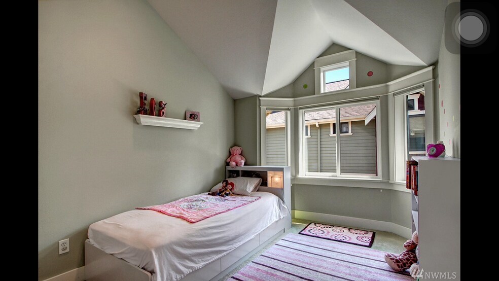 Building Photo - 108 17th Ave