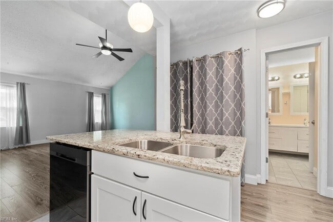 Building Photo - 1544 Crescent Pointe Ln