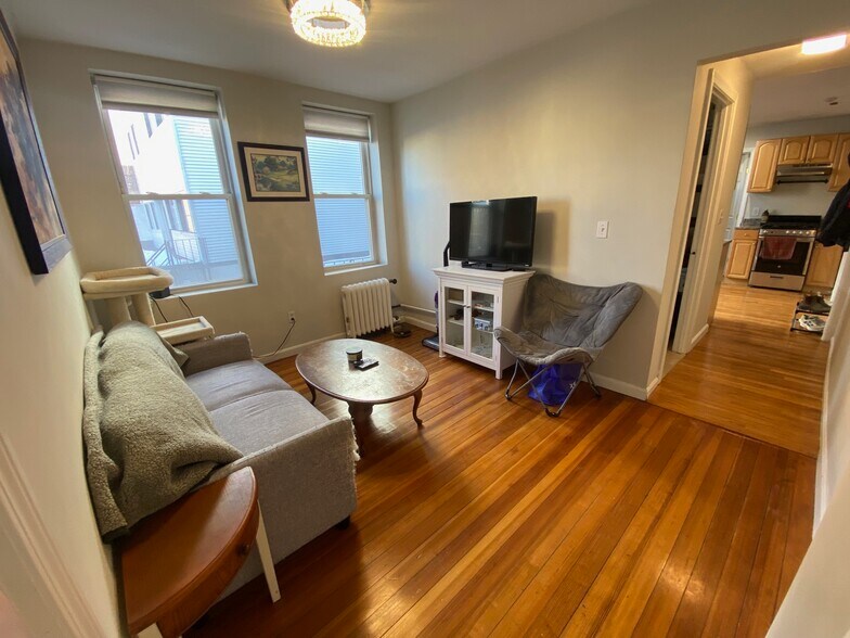 Building Photo - 224 Hanover St