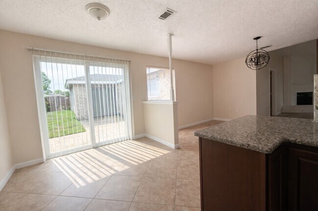 Building Photo - 2210 Sunset Trail