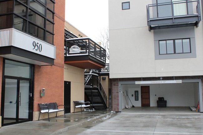 Building Photo - 2Bed/2Bath Luxury Loft Style Condo in Old ...