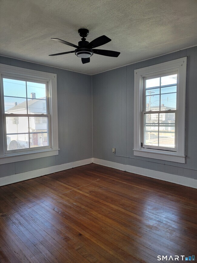 Building Photo - 116 Park St