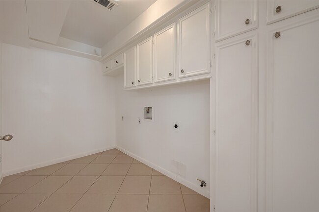 Building Photo - 20206 Cadogan Ct