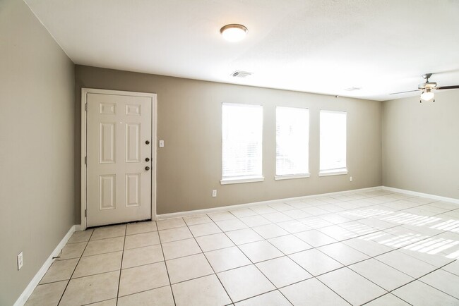 Building Photo - 4935 N Cancun Dr