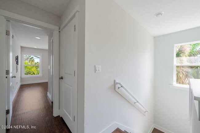 Building Photo - 728 10th St S