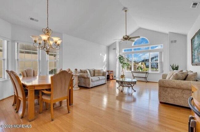 Building Photo - 6 Castile Ct