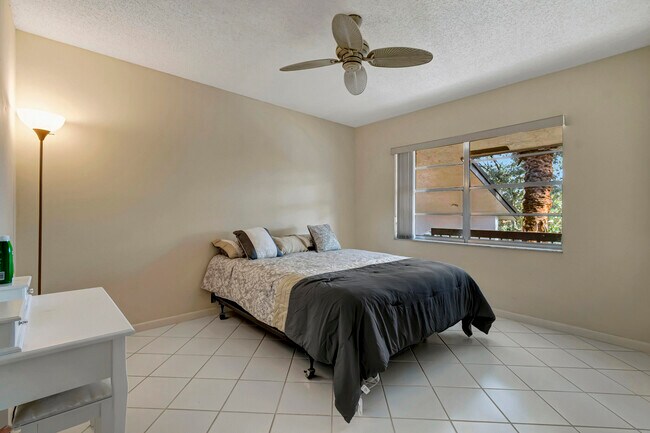 Building Photo - 5943 Areca Palm Ct