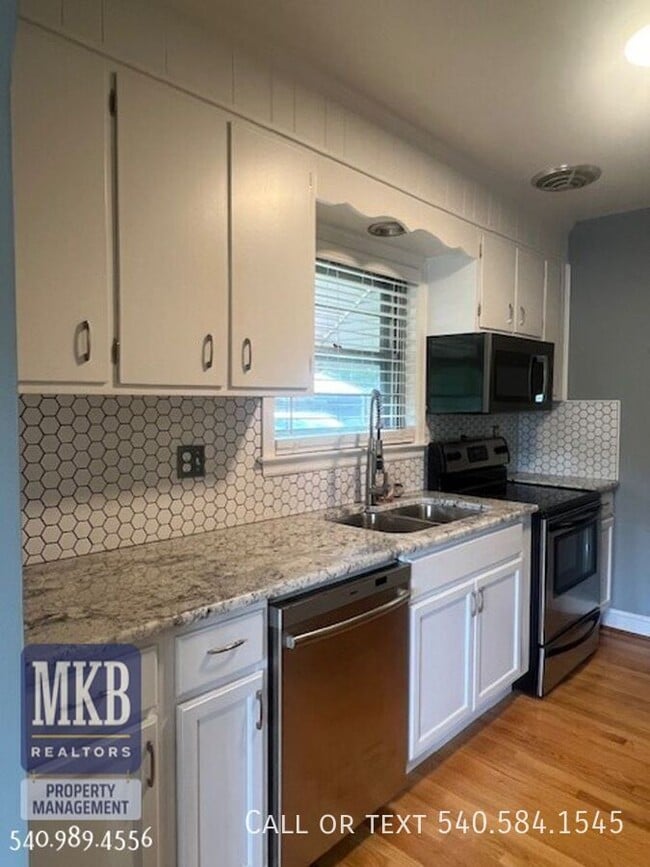 Building Photo - 6099 Franklin Rd