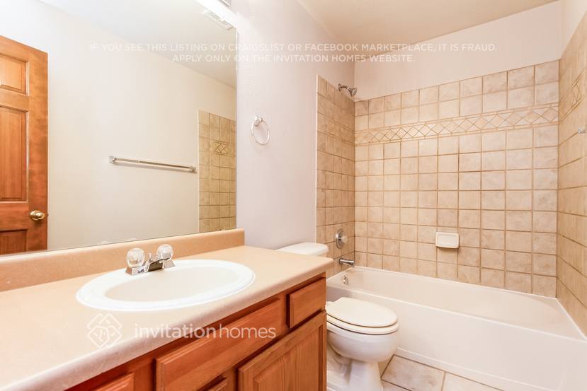 Building Photo - 21731 E Kent Dr