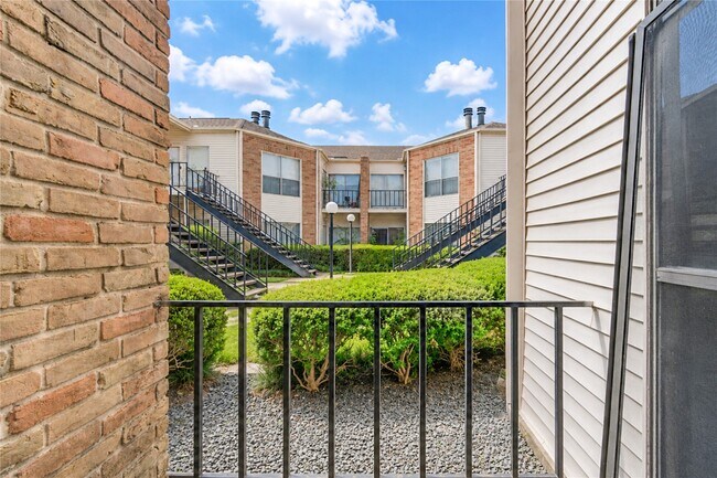 Building Photo - 3741 Thistlemont Dr