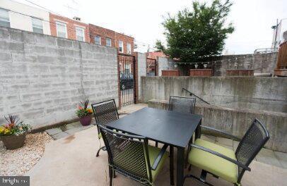 Building Photo - 2545 E Dauphin St