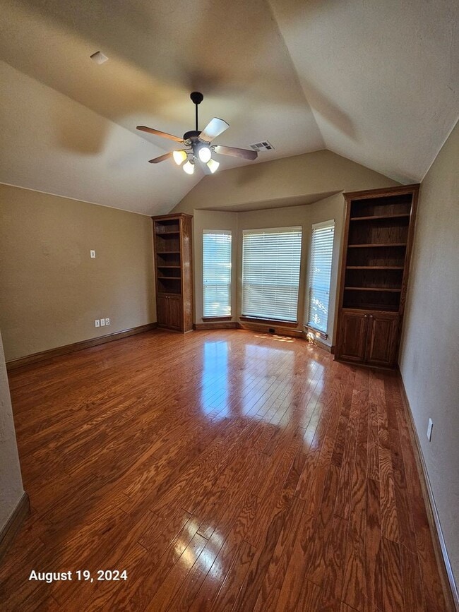 Building Photo - 3 (Bed)/2.5 (Bath) w/ Storm Shelter and Po...