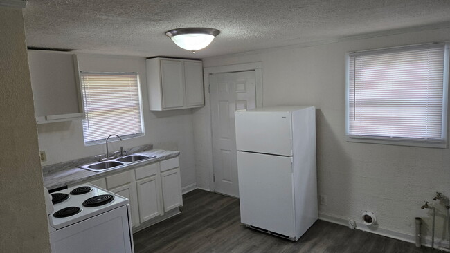 Building Photo - 923 Marlboro St