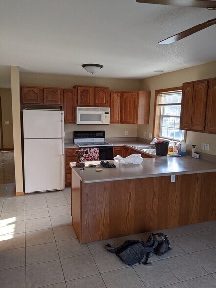 Building Photo - 3206 S Cedar Ave