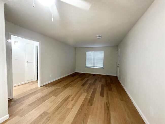 Building Photo - 3631 N MacGregor Way