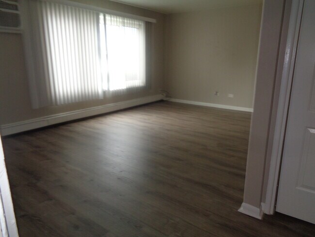 Building Photo - 5740 W 108th St