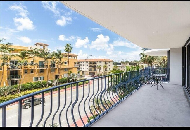Building Photo - 8877 Collins Ave