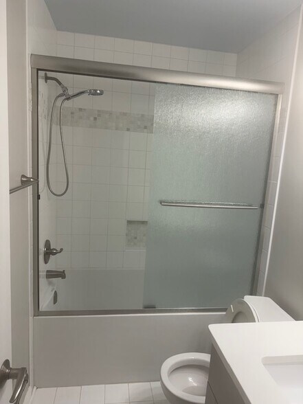 Building Photo - 13119 Shadyside Ln