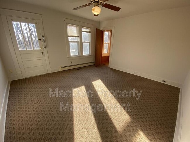 Building Photo - 885 Truslow Rd