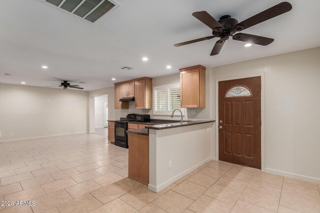 Building Photo - 1628 E Del Rio Dr