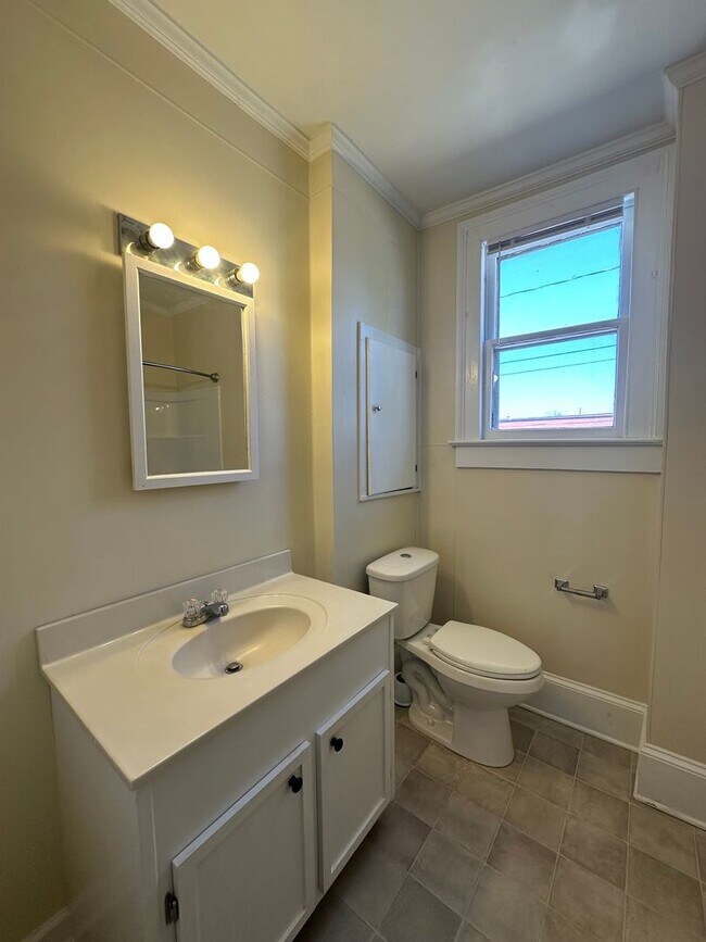 Building Photo - 319 W 2nd St