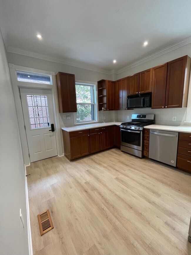 Building Photo - 3131 11th St NW