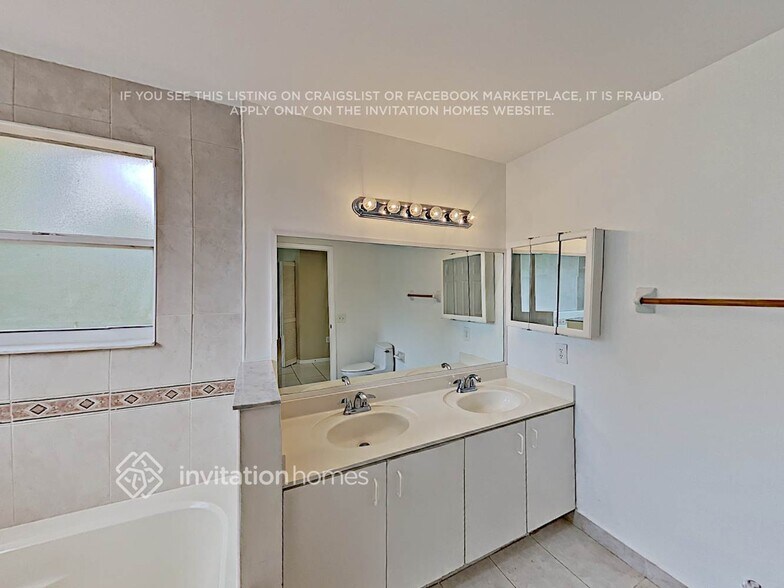 Building Photo - 4500 SW 154th Pl