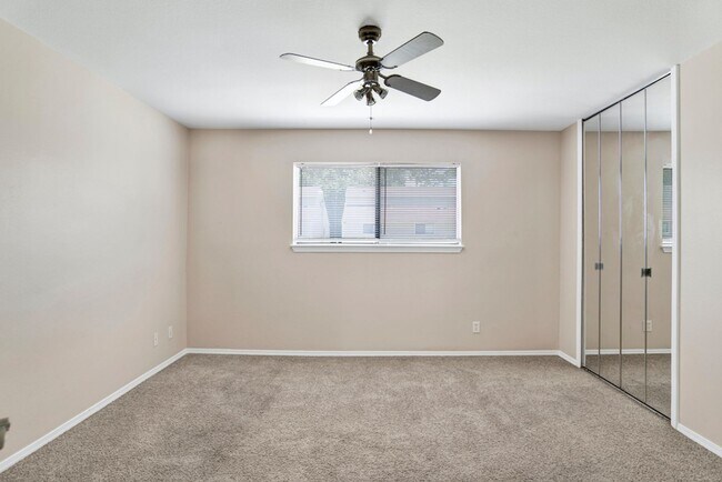 Building Photo - One Bedroom Condo with Loft, One-car Garag...