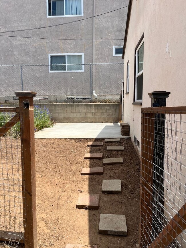 Building Photo - Fashion Valley West, USD -Charming Cottage...