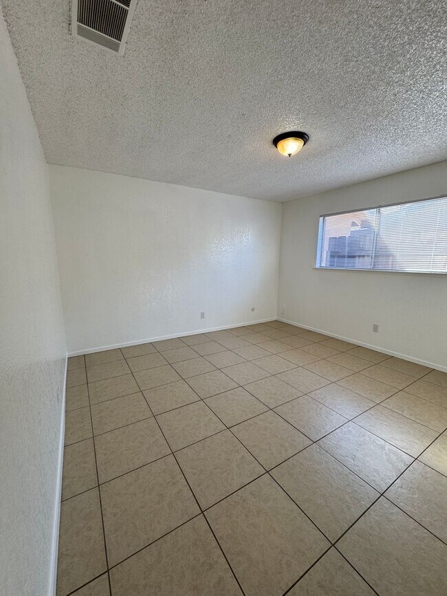 Building Photo - 2962
