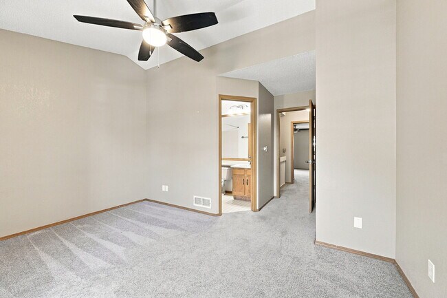 Building Photo - $2,470.95, 2 Bed, 2.5 bath Townhome in Centennial with in unit Laundry!