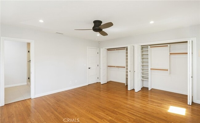 Building Photo - 933 W Riviera Dr