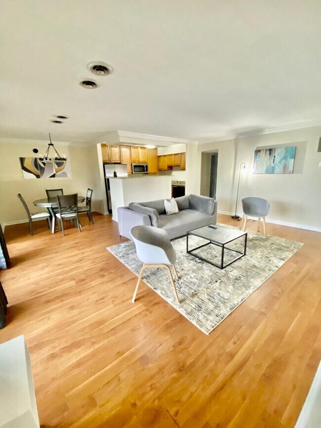 Building Photo - 2624 Redcoat Dr