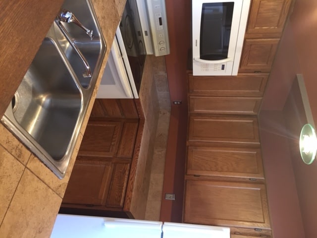 kitchen - 5725 W Atlantic Pl